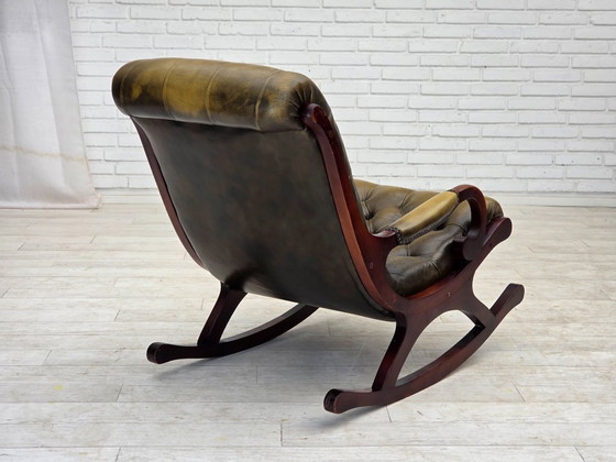 Image 1 of Anni '50, sedia a dondolo Chesterfield, pelle verde originale, legno di teak.