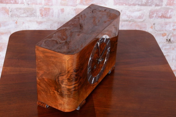 Restaurierte Art Deco Tischuhr, Nussbaum, neu poliert, Tschechisch, 1920er Jahre – Uhren, Glass, Wood (photo 10 of 10)