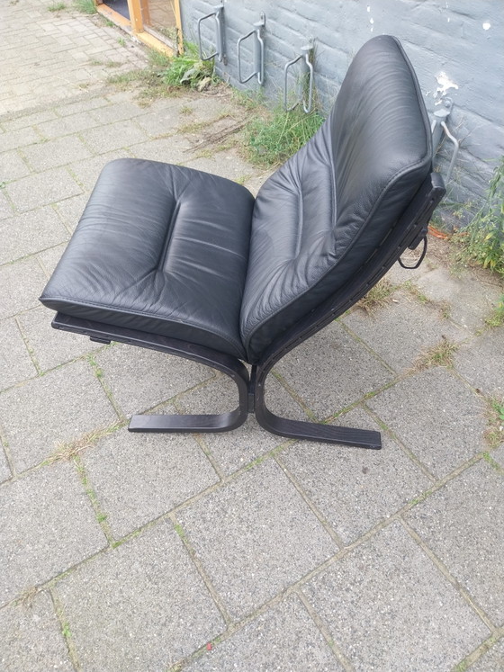 1 X Set of Two Ingmar Relling Siësta Armchairs by Westnofa Norway. Vestlandske – Leather, Textile, Vintage (photo 3 of 9)