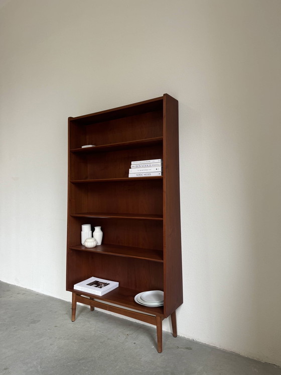 Image 1 of Bibliothèque Vintage Teck Fuselé
