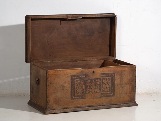Coffre ancien avec motifs floraux gravés (c.1850) #14 – Commodes, Rustic (photo 13 of 40)