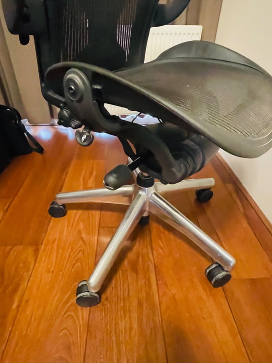 Image 1 of Original Herman Miller Aeron – Size B (Premium Aluminium Base)