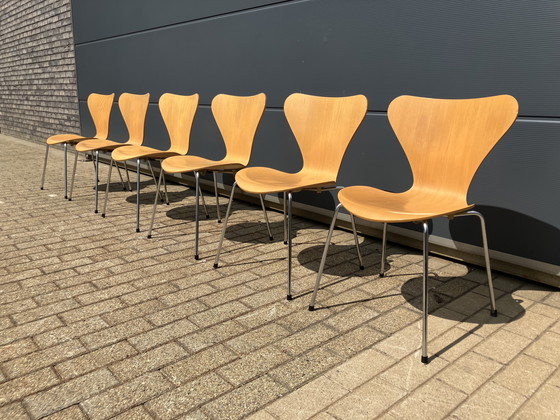 Image 1 of Fritz Hansen series 7 Butterfly chairs natural wood 1988