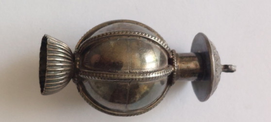 Image 1 of Frasco de perfume/pomander de plata antigua (plata de ley 925 – 20 gramos)
