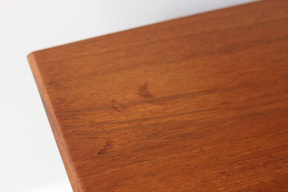 Image 1 of Klein vintage Scandinavisch teakhouten bureau uit de jaren 60.