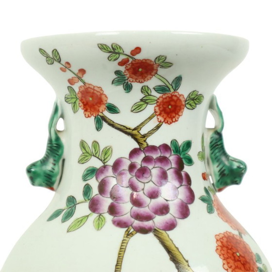 Image 1 of Florero de porcelana china Famille Rose