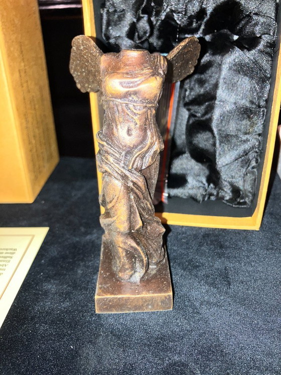 Image 1 of 18 figurillas de bronce, obras maestras de la escultura.