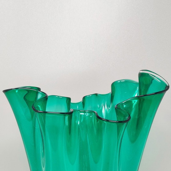 Image 1 of Vase « Fazzoletto » vert éclatant des années 1970, signé Michielotto, en verre de Murano. Fabriqué en Italie.