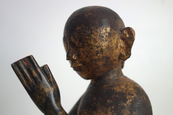 Image 1 of Estatua de madera dorada de un adorador en oración, Birmania, siglo XX