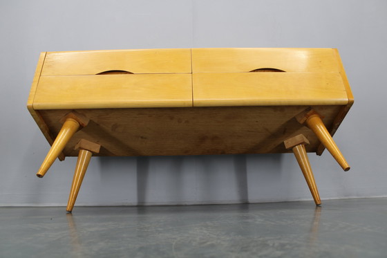 Image 1 of Nachtkastjes en ladekast met glazen legplank uit 1960, Tsjecho-Slowakije