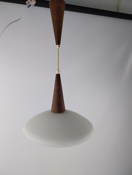 Image 1 of 1 lampada da sospensione in vetro e teak Louis Kalff per Philips degli anni '60