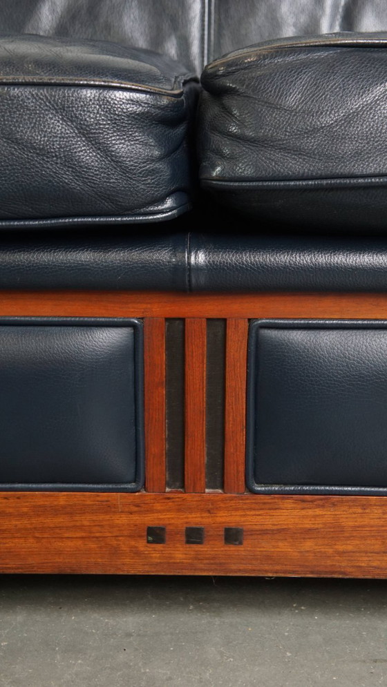 Image 1 of 2.5-zits Art Deco design bank van Schuitema met houtwerk en donkerblauw rundleer