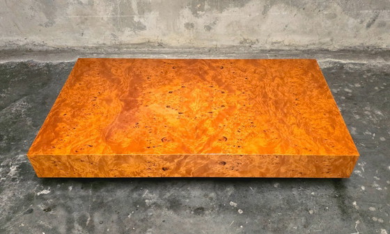 Image 1 of Table basse Jean-Claude Mahey pour Roche Bobois, placage de loupe d’orme, années 70