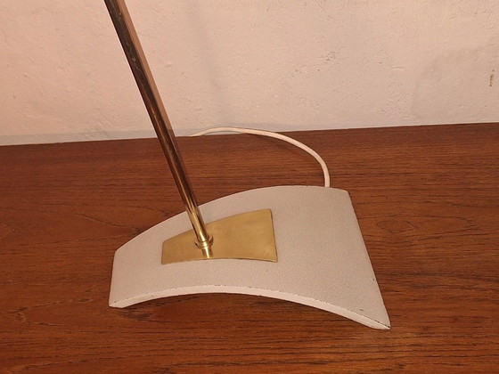 Image 1 of Lampadaire arqué en laiton et métal perforé, style moderne du milieu du siècle, années 1960