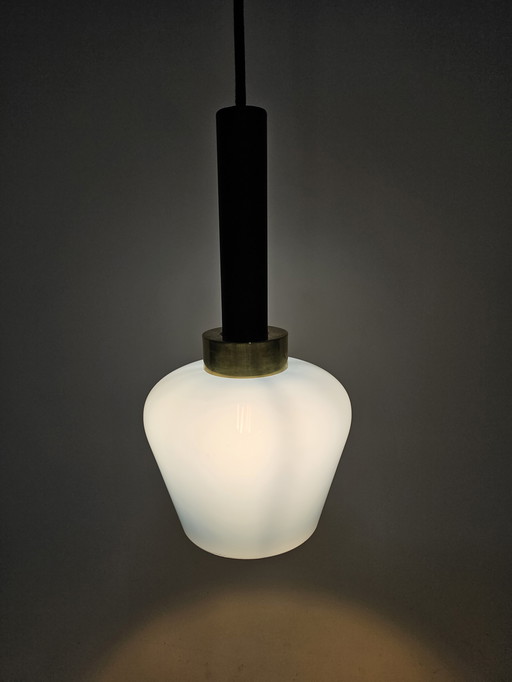 Lampe suspendue design italien par Stilnovo avec verre bleu