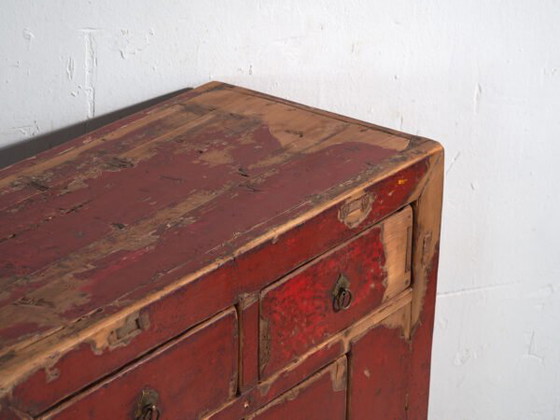 Antikes Sideboard aus Kiefernholz mit originaler roter Farbe – China, circa 1920 – Buffetschränke, Rustic (photo 11 of 40)
