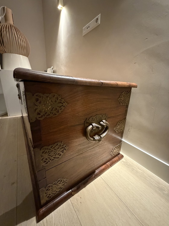 Image 1 of Coffre antique unique