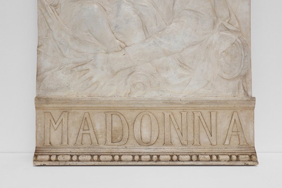 Image 1 of Bajorrelieve en estuco de Virgen con niño de Antonio Rossellino, Italia ca. 1880