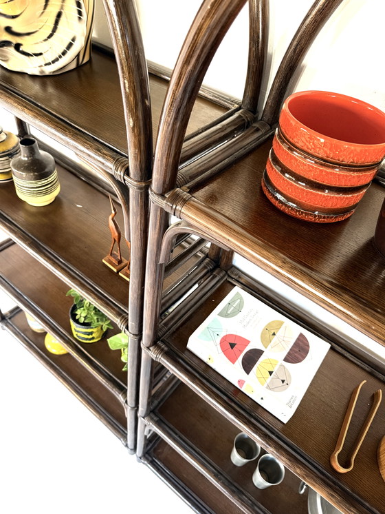 Image 1 of Set di 2 armadietti ad arco vintage in rattan degli anni '60