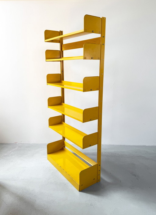 Libreria gialla "Congresso" di Lips Vago, 1968
