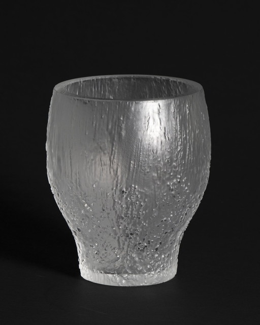 Brutalistische Textured Glass Elegance "Patmos" Vaas van Peill & Putzler, Duitsland, ca. 1970.