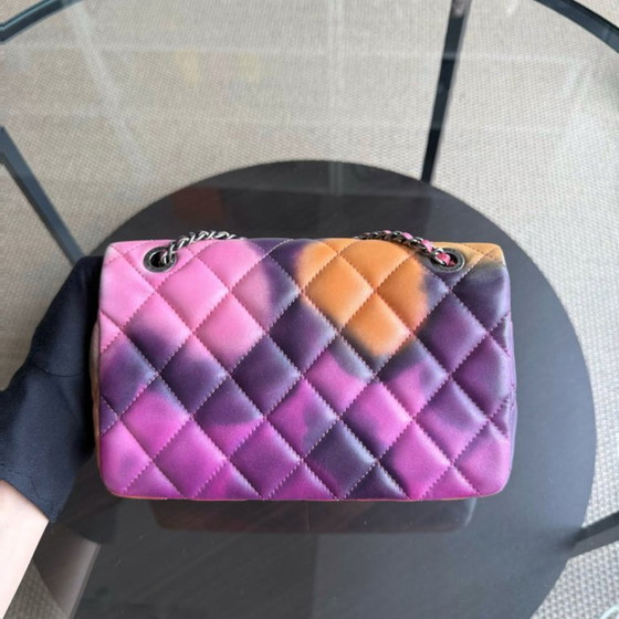 Image 1 of Borsa Chanel Classic Flap Small - Edizione limitata in pelle di agnello trapuntata Flower Power con finiture nere, serie 21