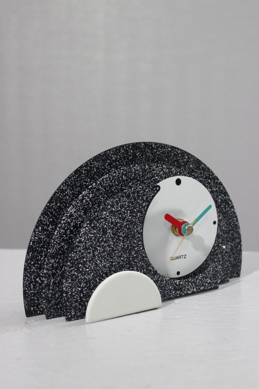 Pendule post-moderne 1980s design Memphis Milano neuve en boîte