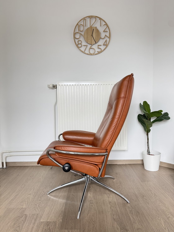 Stressless City High Back - Luxe Model - Heerlijk Comfort – Verstelbare relaxstoel, Aluminium, Leather (photo 4 of 10)