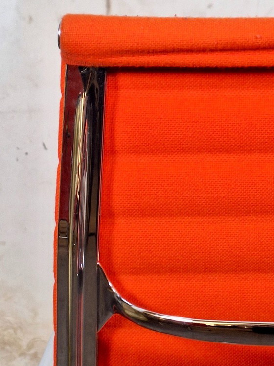 Image 1 of Vitra EA 119 in hautfarbenem Orange auf Rollen