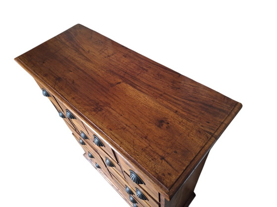 Commode ancienne en teck, armoire d'apothicaire, classeur, dimensions 90x37cm et 104cm de hauteur. – Metal (photo 5 of 5)
