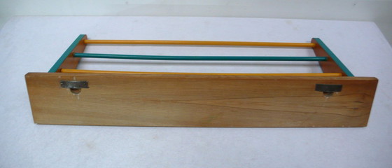 Image 1 of 50er 60er Garderobe Hakenleiste mit Hutablage, 4 Doppelhaken auf Buche Rahmen mit Grün und Orange, Mid Century Modern