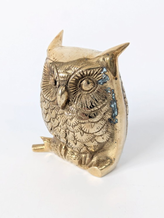 Image 1 of Statuetta vintage di gufo in ottone massiccio di metà secolo su ramo, decorazione in ottone dettagliata