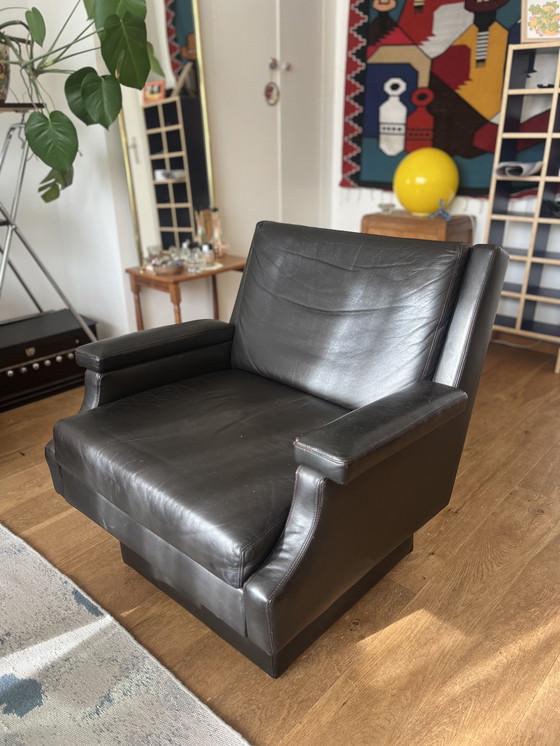 Image 1 of Mid-century-modern brown leather lounge chairs (pair) 