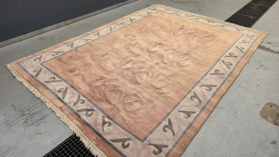 Image 1 of Handgeknüpfter orientalischer Wollteppich im modernen Nepal-Stil, zartrosa, 256 x 352 cm