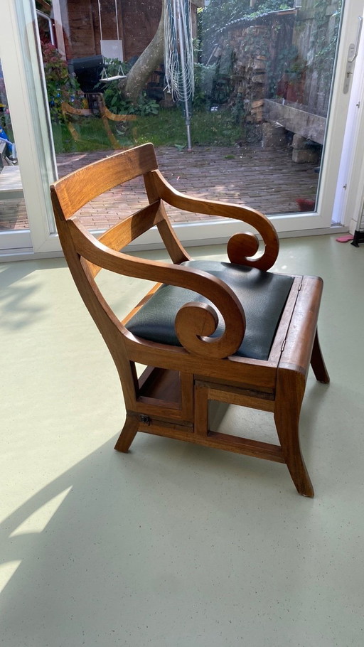 Japandi bibliotheekstoel