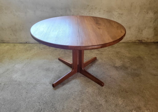 Grande table de salle à manger ovale extensible en teck par Glostrup