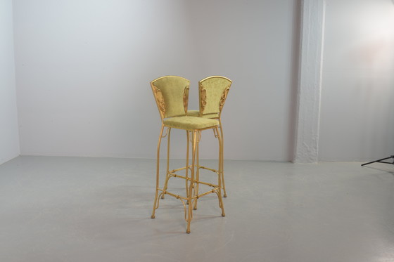 Image 1 of Tabourets de bar Cobra dorés avec tapisserie en velours vert citron, 1970. Ensemble de 2.