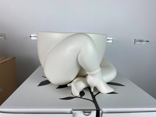 Parra x CASE STUDYO Vase – A High Heeled Two Legged Planter – White Blanc Limited Edition 2020 – vazen (photo 2 of 17)