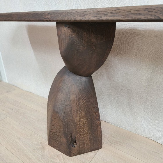 Image 1 of Mesa auxiliar orgánica | pata escultural | roble macizo