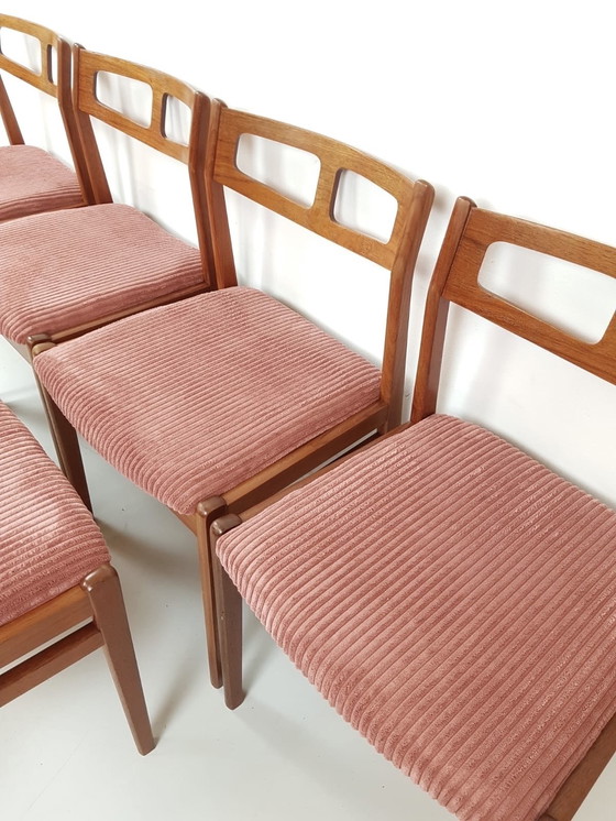Image 1 of 6 chaises de salle à manger vintage danoises en teck, rose côtelé