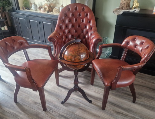 Vintage chesterfield director chair, 2 deskchais en barglobe