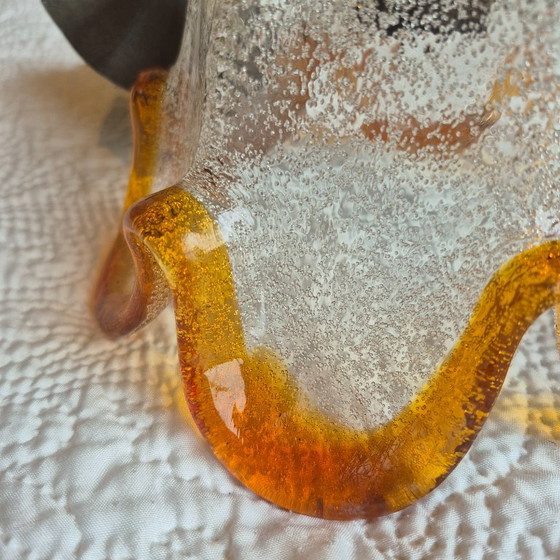 Vintage flower Pendant lamp in textured glass with amber rim and wood, Brown (photo 4 of 6)