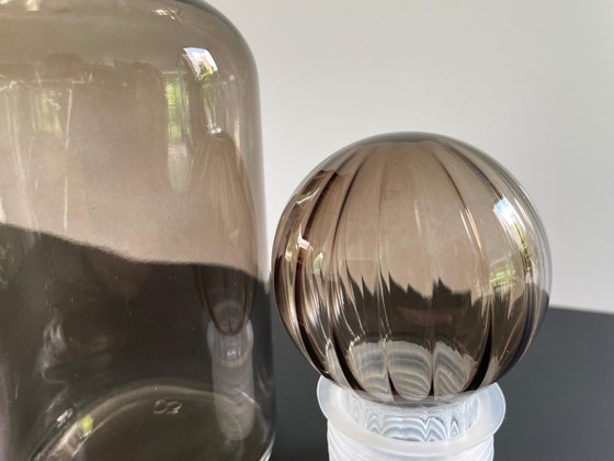 Image 1 of Decoratieve fles van grijs glas