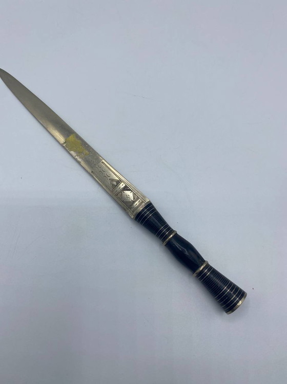 Antiker Brieföffner – Gravierte Klinge, silberumrandeter Ebenholzgriff – Belle Époque, spätes 19. Jahrhundert (photo 3 of 4)