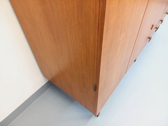 Image 1 of Vintage kledingkast in modernistische stijl van teakhout en metaal uit de jaren 60.