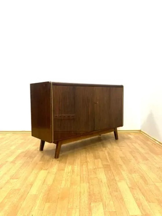 Image 1 of Midden-eeuwse kast van Bohumil Landsman voor Jitona, Tsjechisch ontwerp, jaren 60