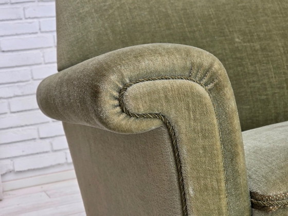 Image 1 of Deense driezitsbank uit de jaren 70, groen meubelvelours, beukenhout.