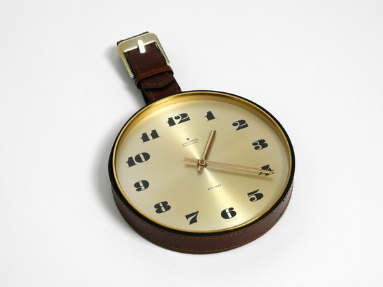 Image 1 of Orologio da parete Junghans originale degli anni '60 in ottone con cinturino in vera pelle.
