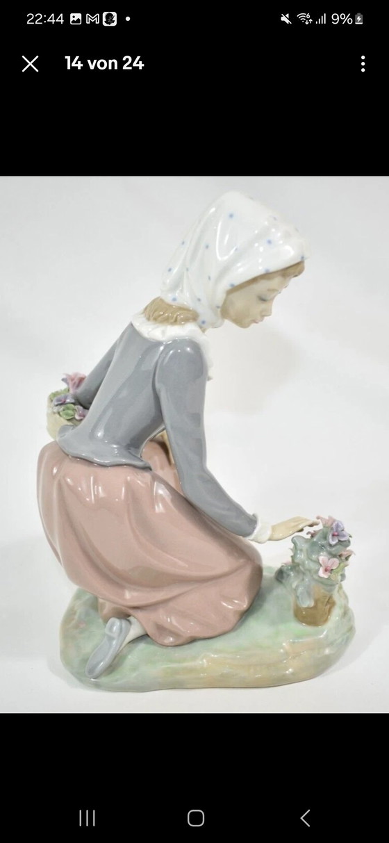 Lladro 5073, Country Flowers Girl Picking – Sculptures, Porcelain (photo 3 of 7)