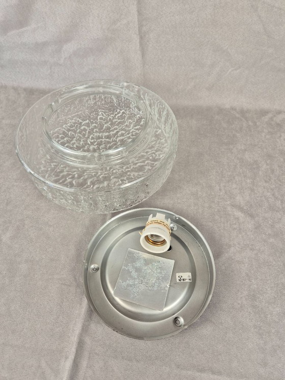 Plafoniera vintage Peill & Putzler N100 – Plafoniera a filo soffitto con vetro testurizzato, design tedesco (photo 12 of 14)